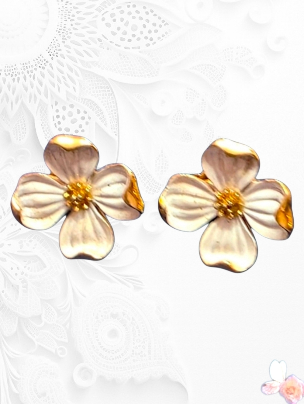 Crown Trifari Dogwood Clip On Earrings White Enamel Flower Gold Tone Vintage 857